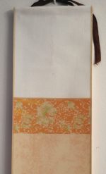 Kakemono em Linho Branco Liso Gravura Laranja - Image 5